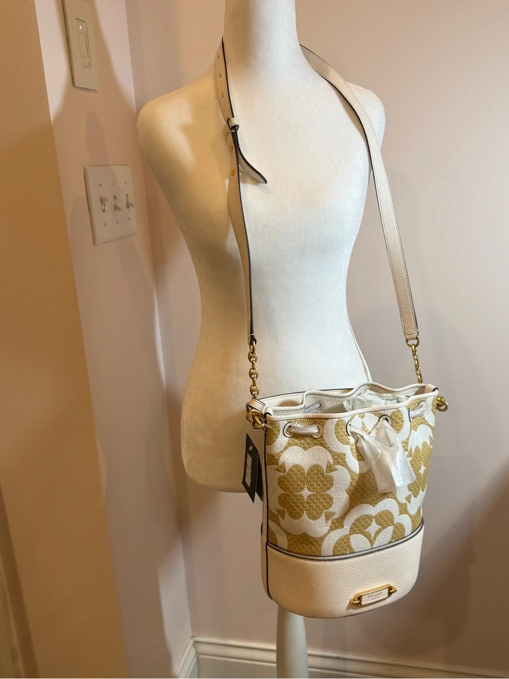 Kate Spade Gramercy Medium Bucket Bag Raffia Spade Flower Monogram White KC197